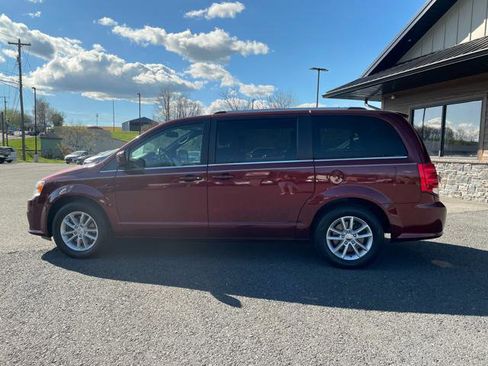 Used 2019 Dodge Grand Caravan SXT image 3