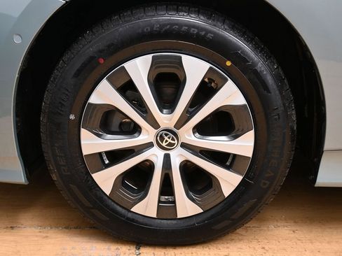 Used 2019 Toyota Prius LE image 11