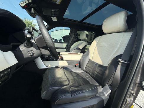 Used 2022 Toyota Tundra Capstone AWD/4WD image 7