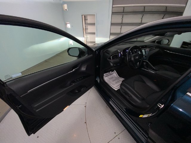 Used 2019 Toyota Camry SE FWD image 11