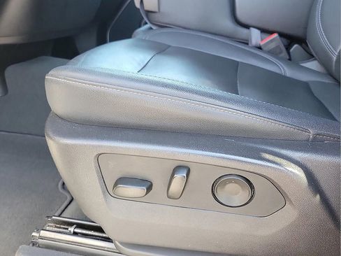 Used 2025 GMC Sierra 1500 SLT image 12