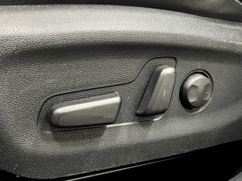 Used 2018 Kia Niro Touring FWD image 18