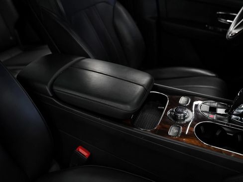 Used 2018 Bentley Bentayga Onyx Edition AWD/4WD image 48