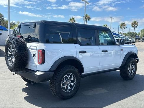 New 2025 Ford Bronco Badlands image 6