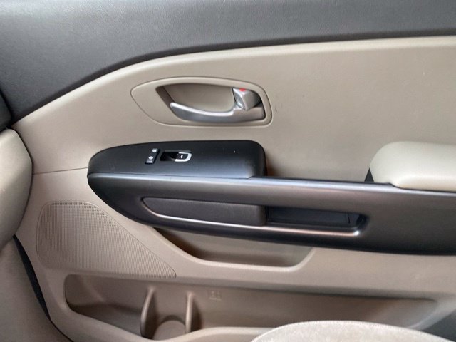 Used 2015 Kia Sedona LX w/ LX Convenience Package FWD image 18