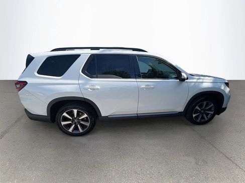 Used 2024 Honda Pilot Elite image 3