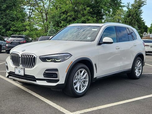 Used 2022 BMW X5 xDrive40i w/ Parking Assistance Package AWD/4WD image 3