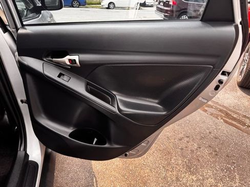 Used 2009 Pontiac Vibe w/ Preferred Package FWD image 25