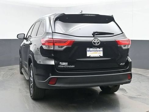 Used 2019 Toyota Highlander XLE FWD image 12