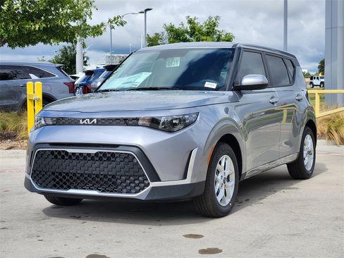 New 2025 Kia Soul S image 2
