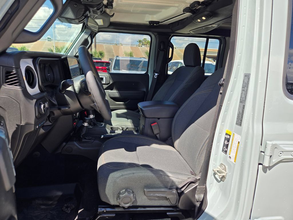 Used 2024 Jeep Wrangler Unlimited AWD/4WD image 9