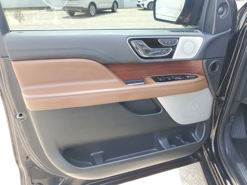 Certified 2023 Lincoln Navigator Reserve AWD/4WD image 10