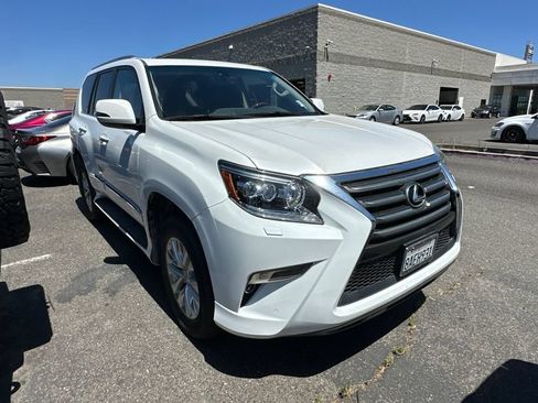 Used 2017 Lexus GX 460 Premium w/ Premium Package AWD/4WD image 2