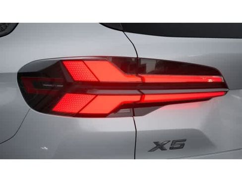New 2026 BMW X5 xDrive40i w/ M Sport Package AWD/4WD image 8
