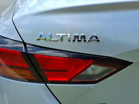 Used 2022 Nissan Altima 2.5 SR FWD image 9