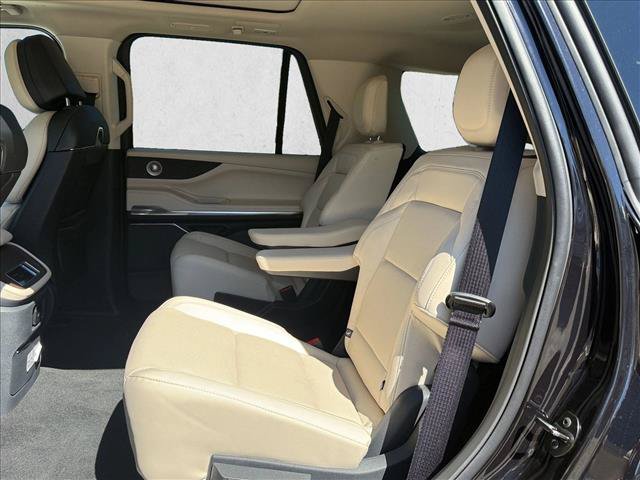 New 2027 Lincoln Navigator Reserve w/ Jet Appearance Package AWD/4WD image 16