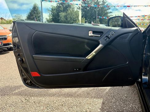 Used 2015 Hyundai Genesis 3.8 image 11