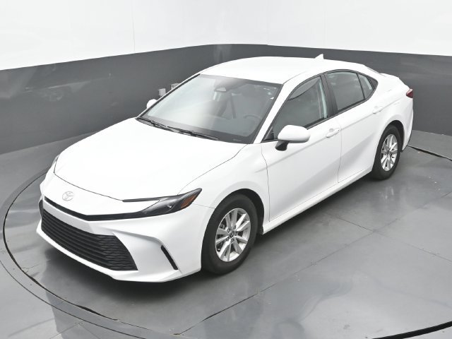 Used 2025 Toyota Camry LE w/ Convenience Package FWD image 16