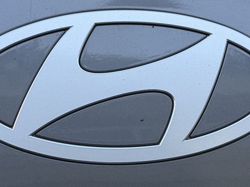 Used 2024 Hyundai Elantra Limited FWD image 6