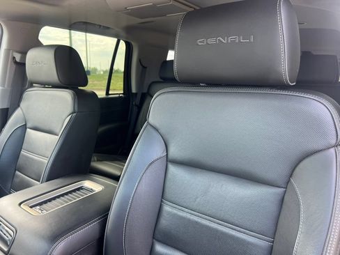Used 2019 GMC Yukon Denali w/ Denali Ultimate Package AWD/4WD image 14