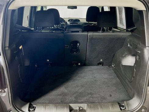 Used 2020 Jeep Renegade Altitude w/ UConnect 8.4 Nav Group image 23