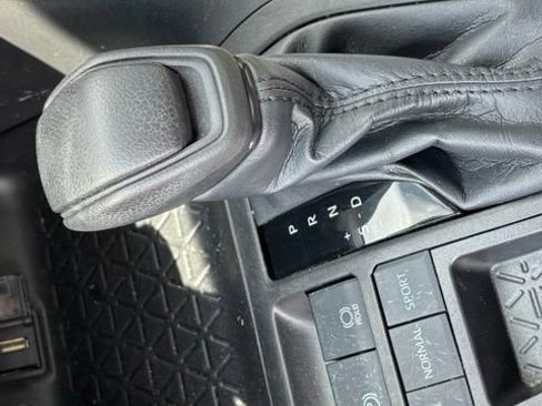 Used 2022 Toyota RAV4 XLE w/ Convenience Package FWD image 36