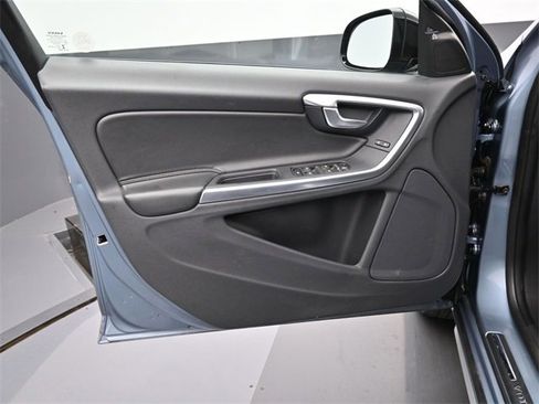 Used 2018 Volvo V60 T5 Cross Country w/ Convenience Package image 22