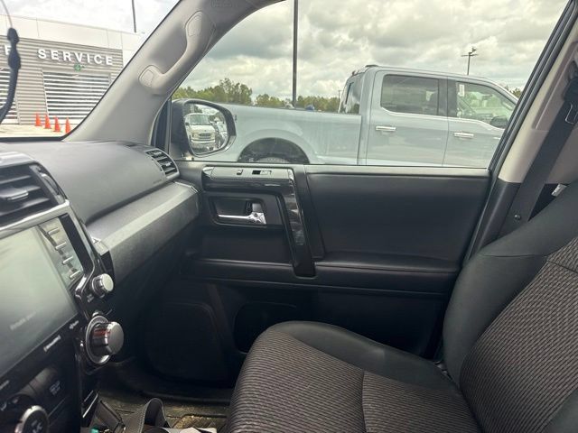 Used 2021 Toyota 4Runner TRD Off-Road AWD/4WD image 40