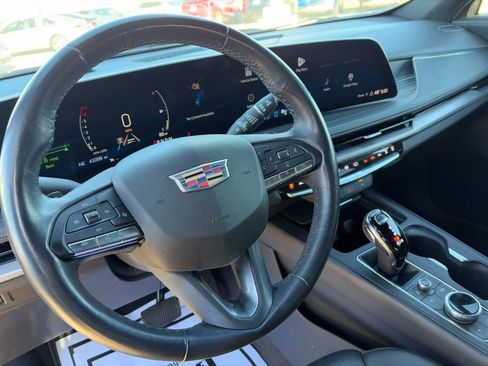 Used 2024 Cadillac XT4 Premium Luxury image 16