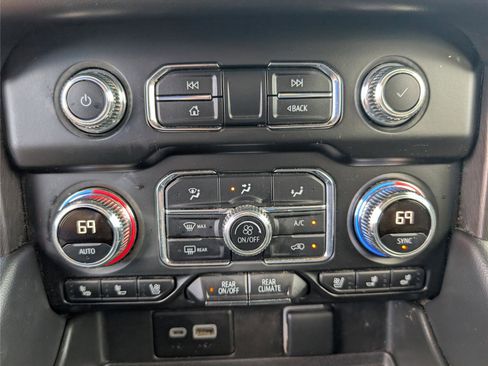 Used 2023 GMC Yukon AT4 w/ Technology Package AWD/4WD image 16