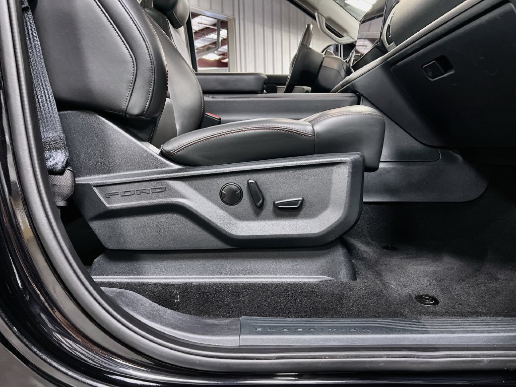 Used 2025 Ford Expedition Active AWD/4WD image 32