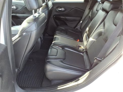 Used 2020 Jeep Cherokee Latitude Plus image 11