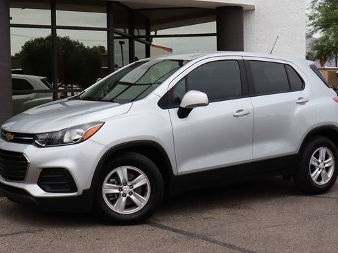Used 2020 Chevrolet Trax LS FWD image 3