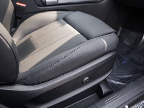 New 2025 Mercedes-Benz GLB 250 GLB 250 image 32