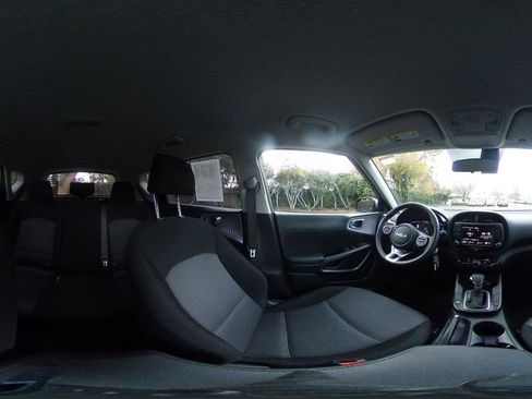 Used 2025 Kia Soul LX w/ LX Technology Package image 40