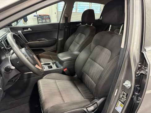 Used 2019 Kia Sportage LX FWD image 11