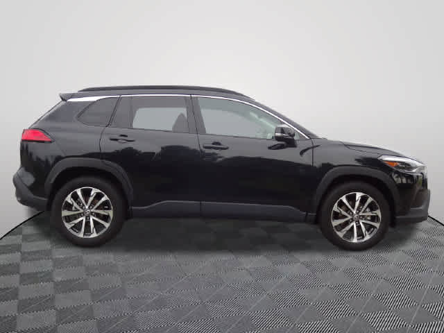 Certified 2025 Toyota Corolla Cross XLE FWD image 4