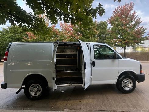 Used 2015 Chevrolet Express 2500 image 8