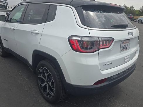 Used 2025 Jeep Compass Limited AWD/4WD image 10