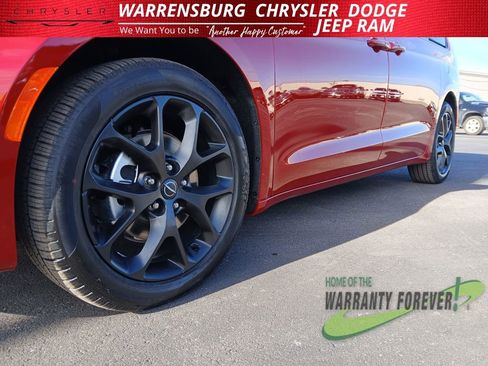 New 2026 Chrysler Pacifica Select w/ S Appearance Package image 42