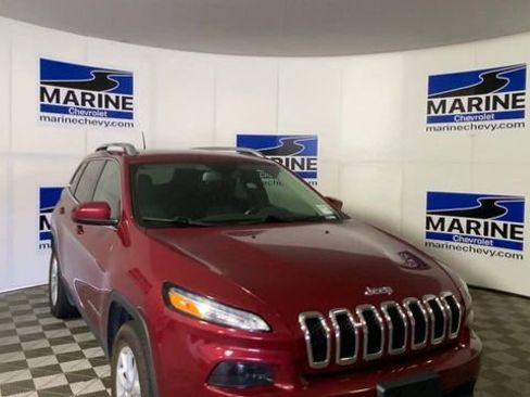 Used 2017 Jeep Cherokee Latitude w/ True North Edition AWD/4WD image 4