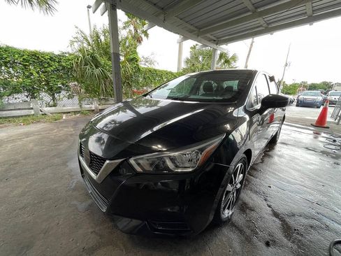 Used 2021 Nissan Versa SV FWD image 2