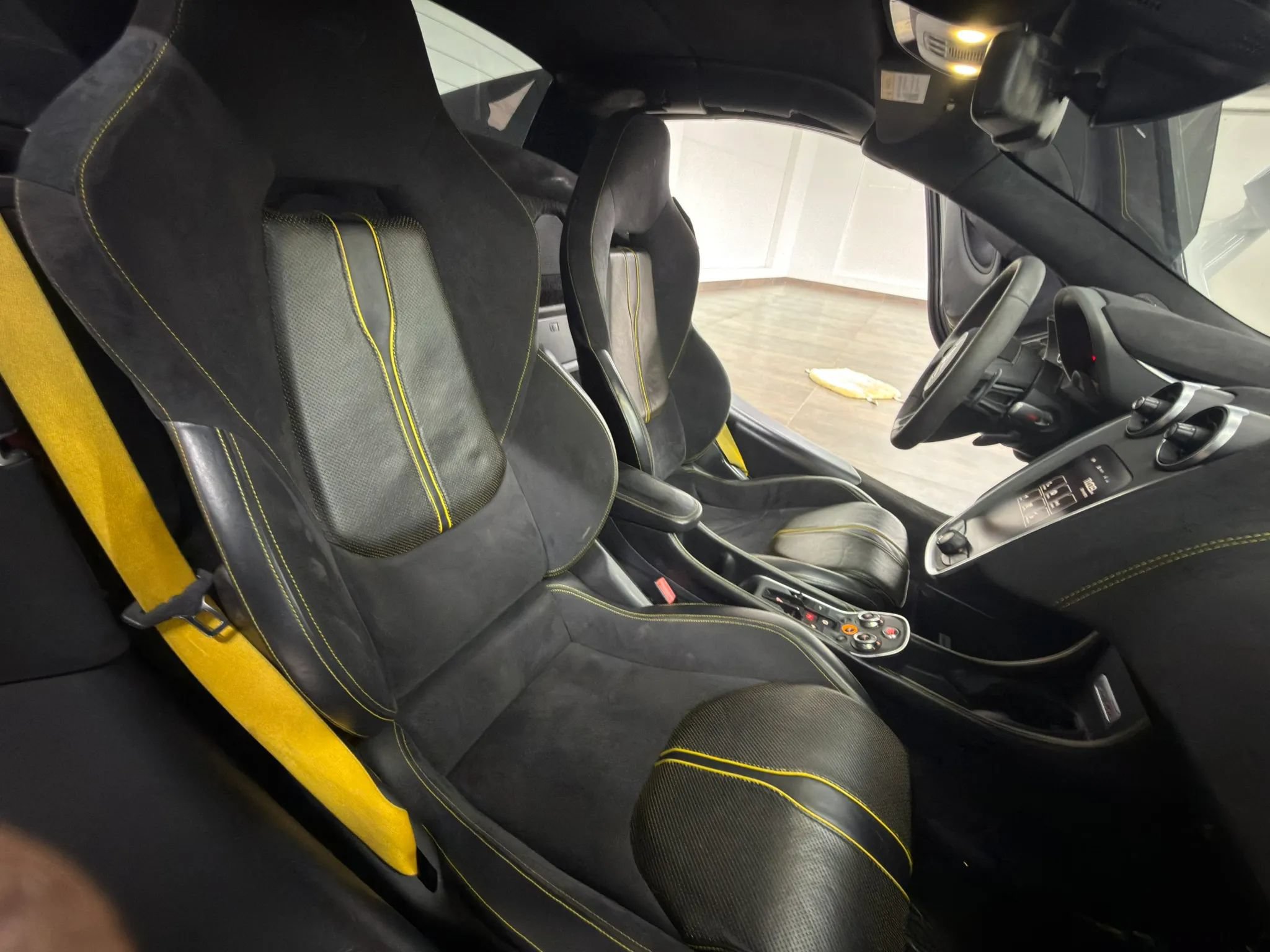 Used 2019 McLaren 570S Spider RWD image 27