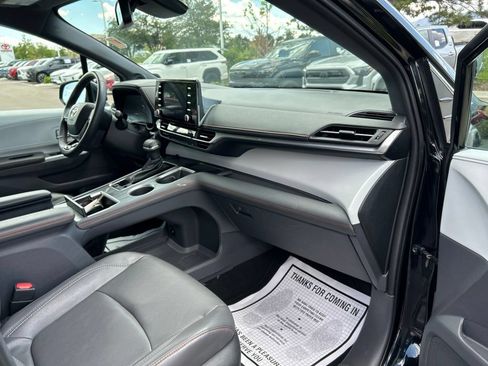 Used 2023 Toyota Sienna XSE w/ XSE Plus Package AWD/4WD image 12