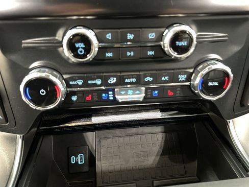 Used 2022 Ford F150 Platinum w/ Equipment Group 701A High image 17