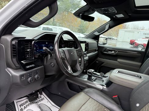 Used 2022 Chevrolet Silverado 1500 ZR2 w/ Technology Package image 13