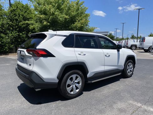 Used 2022 Toyota RAV4 LE FWD image 9