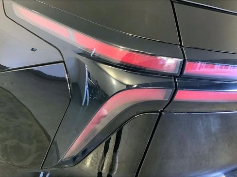 Used 2024 Chevrolet Traverse LT image 28