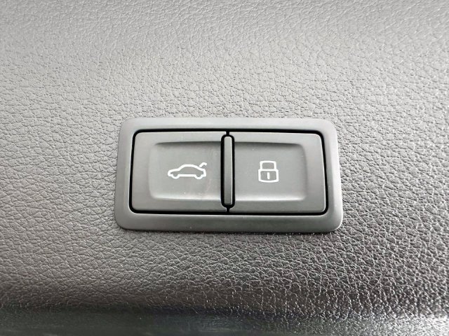 Used 2021 Audi e-tron Premium AWD/4WD image 10