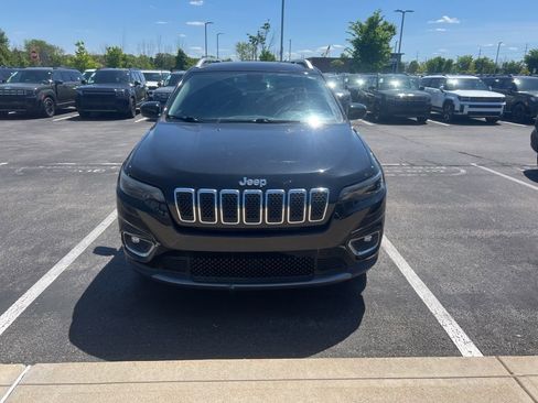 Used 2019 Jeep Cherokee Limited w/ Luxury Group FWD image 2